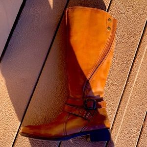 Brown leather boots 👢